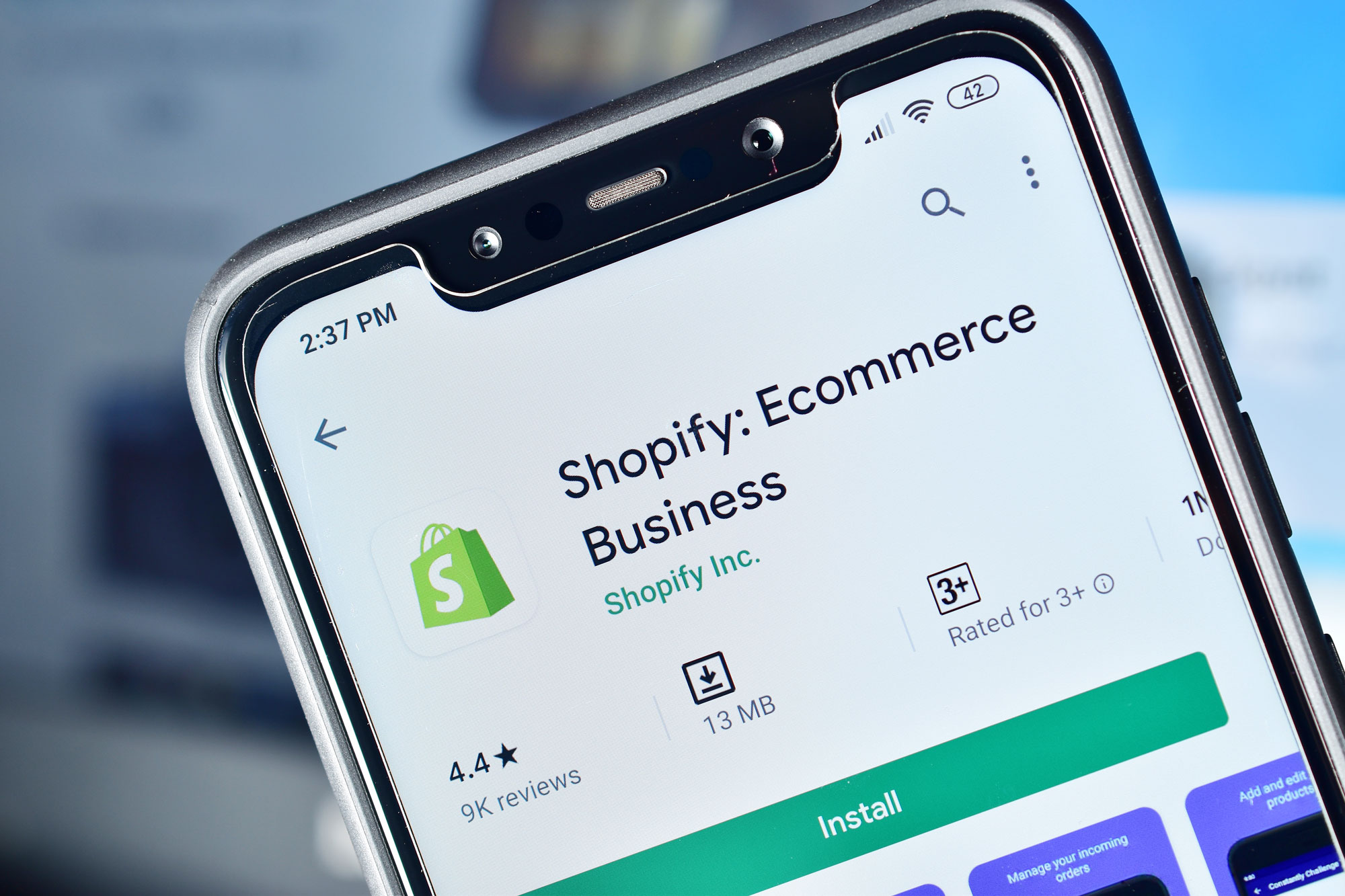 Shopify-App im App-Store auf einem Smartphone